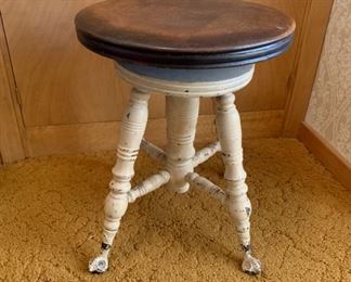 REDUCED!  $33.75 NOW, WAS $45.00................Piano Stool (P1075)