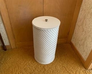 CLEARANCE  !  $5.00 NOW, WAS $16.00................Wicker Hamper 19 1/2" tall (P1076)