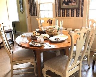 Round pine table 4 chairs