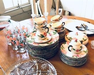 set of Desert Rose Franciscan ware, set of Desert Rose glasses