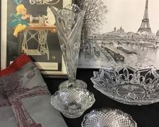 153Vtg French Art, FleurdeLis Glass