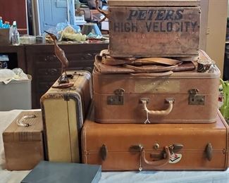 224Vtg Suitcases