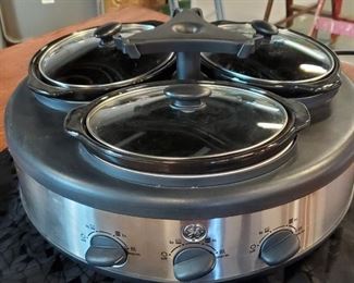 229GE Three Casserole Crock Pot