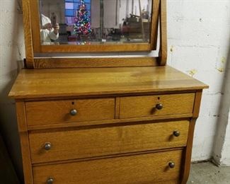 247Atq Oak Chest