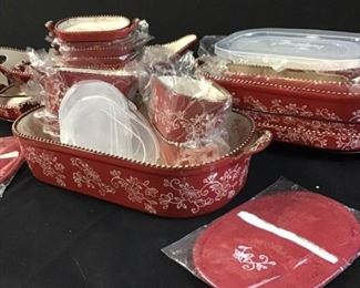 260Holiday Red TempTations Floral Lace Service