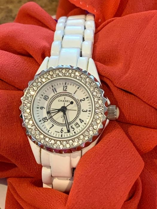 Ladies Chanel J12 Watch - amazing beautiful watch by Chanel in working condition.  New battery put in and it works great. 
