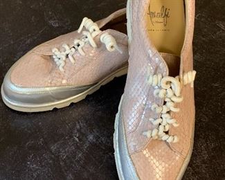 Amalfi Ladies Shoes- Size 8.5M- gently worn; in very good condition. 