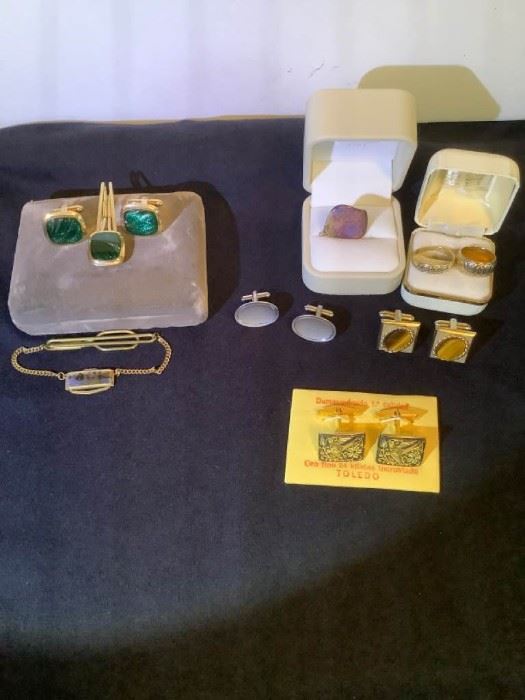 Damasquinado Cuff Links and Gold Bands