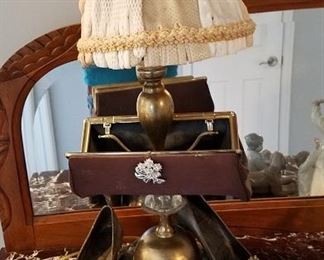 Art piece lamp, with shoes and purse