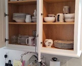 lots of good kitchen accoutrement