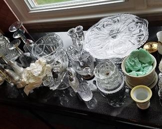 Various cut glass and crystal table top pieces
