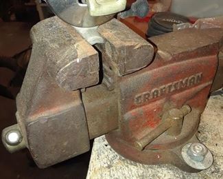 Mid-Size Craftsman Bench-Mounted Vice