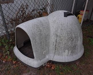 Plastic Dog House/Hut