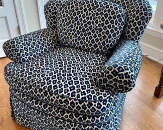 Love these chairs Y'all! Perfect condition and just so comfy!