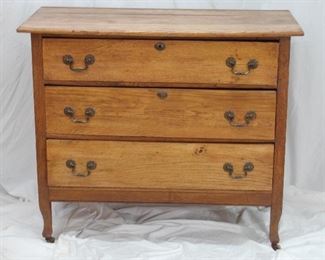 Dresser on casters, with 3 drawers
