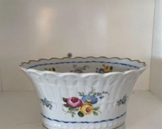LOT 6706 Oval porcelain bowl $25 
