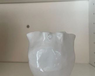LOT 6715 White decorative vase $15 
