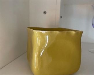 LOT 6718 Yellow vase $15 
