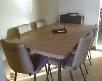 Vintage Mid Century Dinette table with two leaves and six chairs (2 leaves).