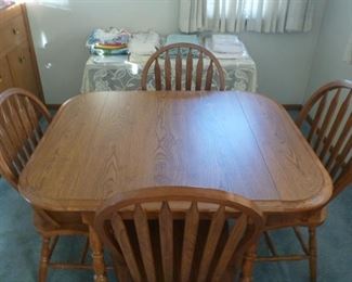 Oak dining table view of top surface.  Excellent condition.