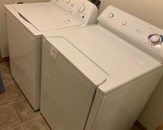 Less than 1 year old Whirlpool Washer and Maytag electric Dryer EXCELLENT LIGHTLY USED!