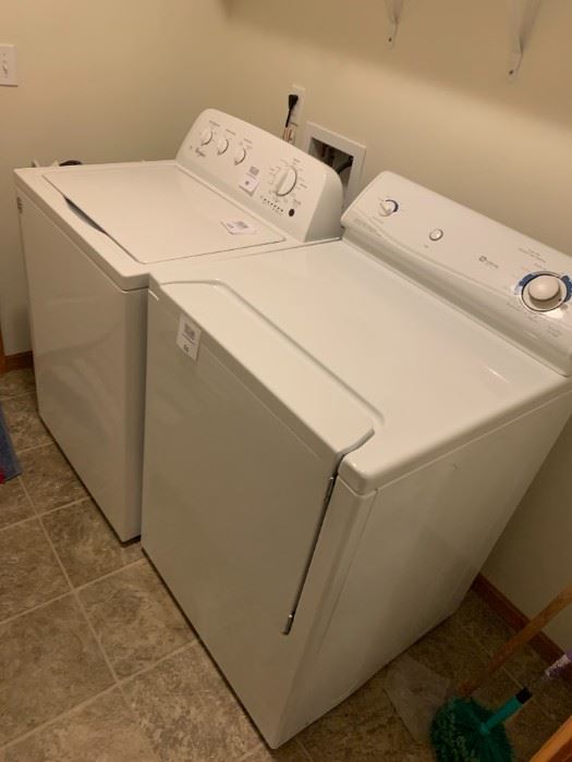 Less than 1 year old Whirlpool Washer and Maytag electric Dryer EXCELLENT LIGHTLY USED!