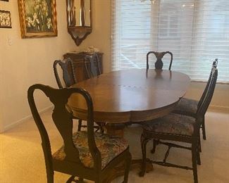 Detail dining table and 6 chairs