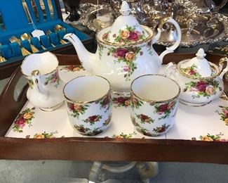 Love this Royal Albert "Old Country Rose" Serving tile tray. Teapot, Cream and Sugar and 2 mugs.  Gorgeous