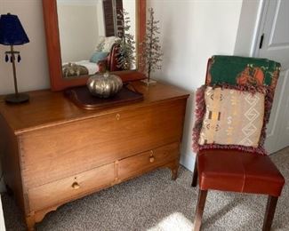 Painted mirror, parson. Style chair