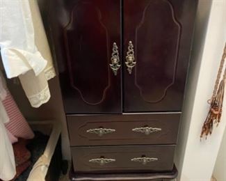 Jewelry chest