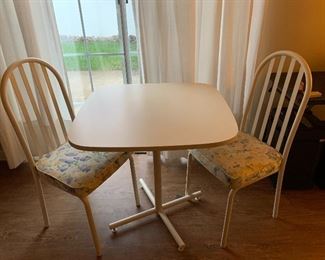 White table with 2 Metal chairs 