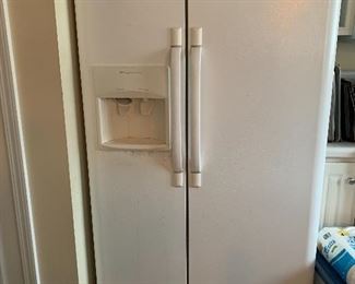 Fridaire Side by Side Refrigerator 