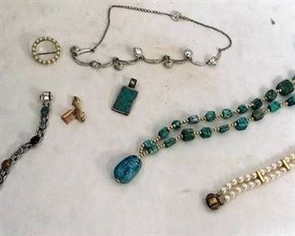 https://connect.invaluable.com/randr/auction-lot/turquoise-chunk-necklace-trifari-necklace-925_0004FFDB58