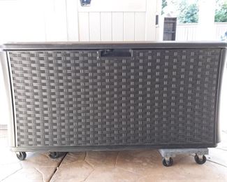 Suncast storage container