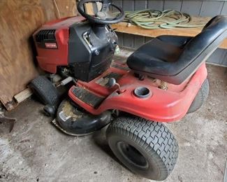 Working Craftsman Lawn Tractor (PRESALE ITEM) LT2000, 2011. Works Asking $300 obo. SHOWING anytime