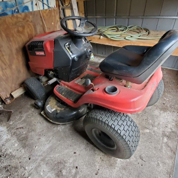 Working Craftsman Lawn Tractor (PRESALE ITEM) LT2000, 2011. Works Asking $300 obo. SHOWING anytime