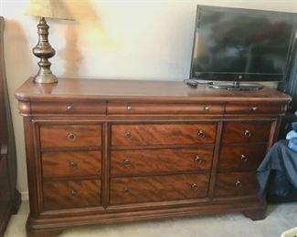 Long Dresser