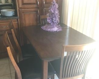 Kitchen Table w/4 Chairs