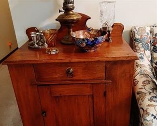 1800s Early American Wash Stand