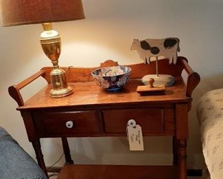 1800s Early American Wash Stand