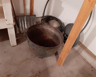 Iron pot