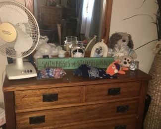 Vintage 5-Drawer Dresser--excellent condition