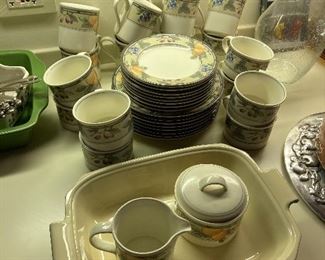 Mikasa intaglio garden harvest dinnerware set