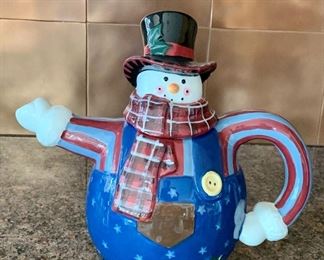Item 219:  Santa Teapot: $10