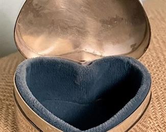 detail - blue velvet interior