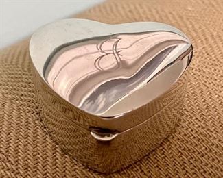 Item 324:  Beautiful Vintage Sterling Silver Box Engraved with a G: $95