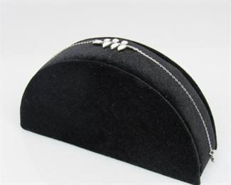 Stone: White Opal
Type: Bracelet
Metal: Sterling Silver