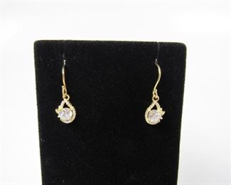 Type: Dangle Earrings
Metal: Sterling Silver
Located in: Chattanooga, TN **Sold As-Is Where Is**
Yellow Gold Color Flower Design
*Gemstones Believed to Be Lab Created*