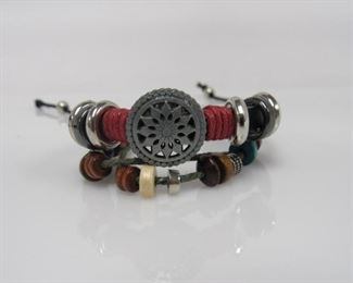 Stone: Fashion
Type: Bracelet
Located in: Chattanooga, TN **Sold As-Is Where Is**
Metal & Wood Beads