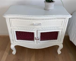 White nightstand in great condition